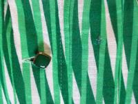 幾何学メッシュ柄ワンピース(グリーンxライトグリーンxホワイト)