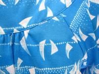 幾何学三角&ドットボーダー柄ワンピース(ライトブルーxホワイト)