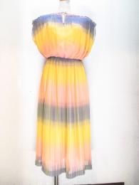 ボーダー柄プリーツワンピース(サーモンピンクxイエローxグレー)