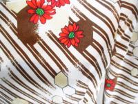 斜めボーダー&花柄ワンピース(オフホワイト&ブラウンxレッド&グリーン)