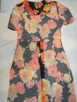 花柄ワンピース(ブラックxオレンジ&ライトオレンジ&ベージュ)