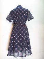 ドット&幾何学柄刺繡ワンピース(ネイビーxピンク)