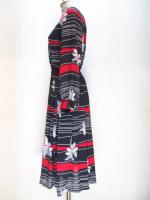 リーフ&英字柄ワンピース(ブラックxレッド&ホワイト)