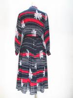 リーフ&英字柄ワンピース(ブラックxレッド&ホワイト)