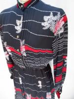 リーフ&英字柄ワンピース(ブラックxレッド&ホワイト)